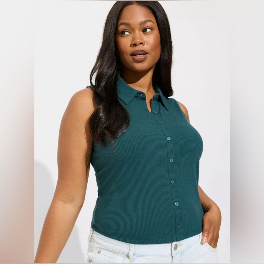 Fitted Super Soft Rib V-Neck Collared Button-Up Crop Tank